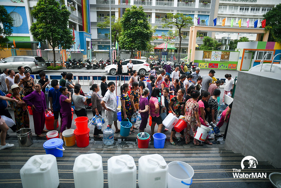 Dân thành thị đau đầu với câu hỏi mỗi ngày “uống bao nhiêu nước là đủ?